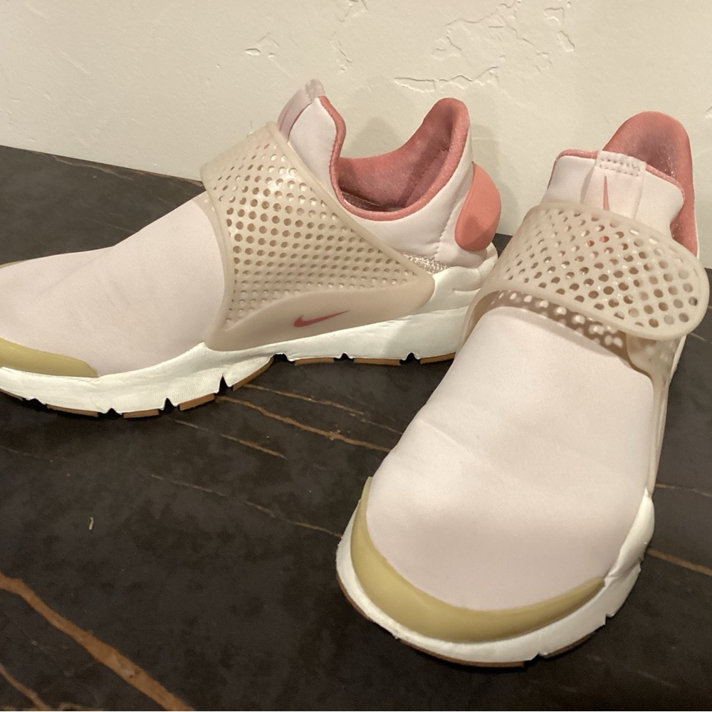 Women’s Nike sneakers